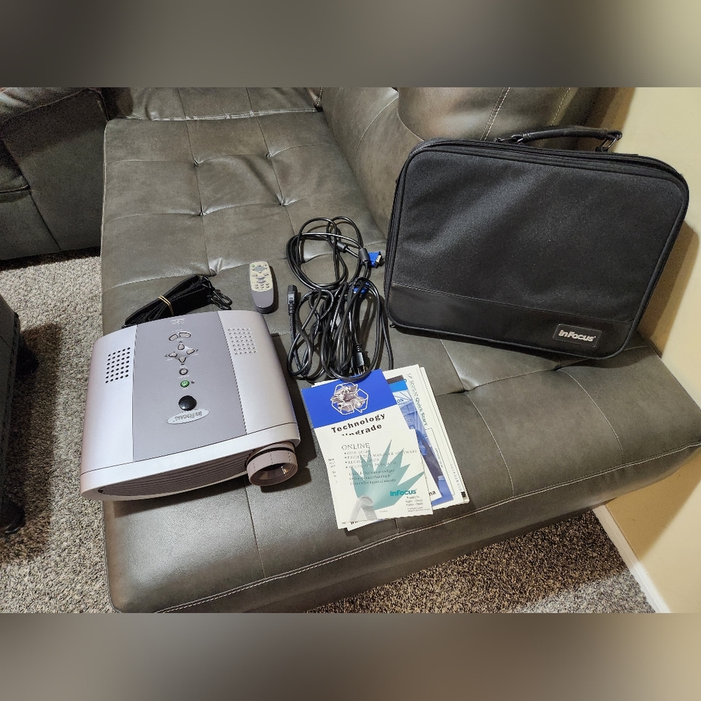 InFocus LP 500 Projector